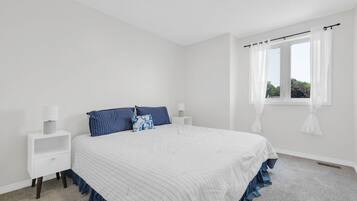 6 bedrooms, desk, free WiFi, bed sheets