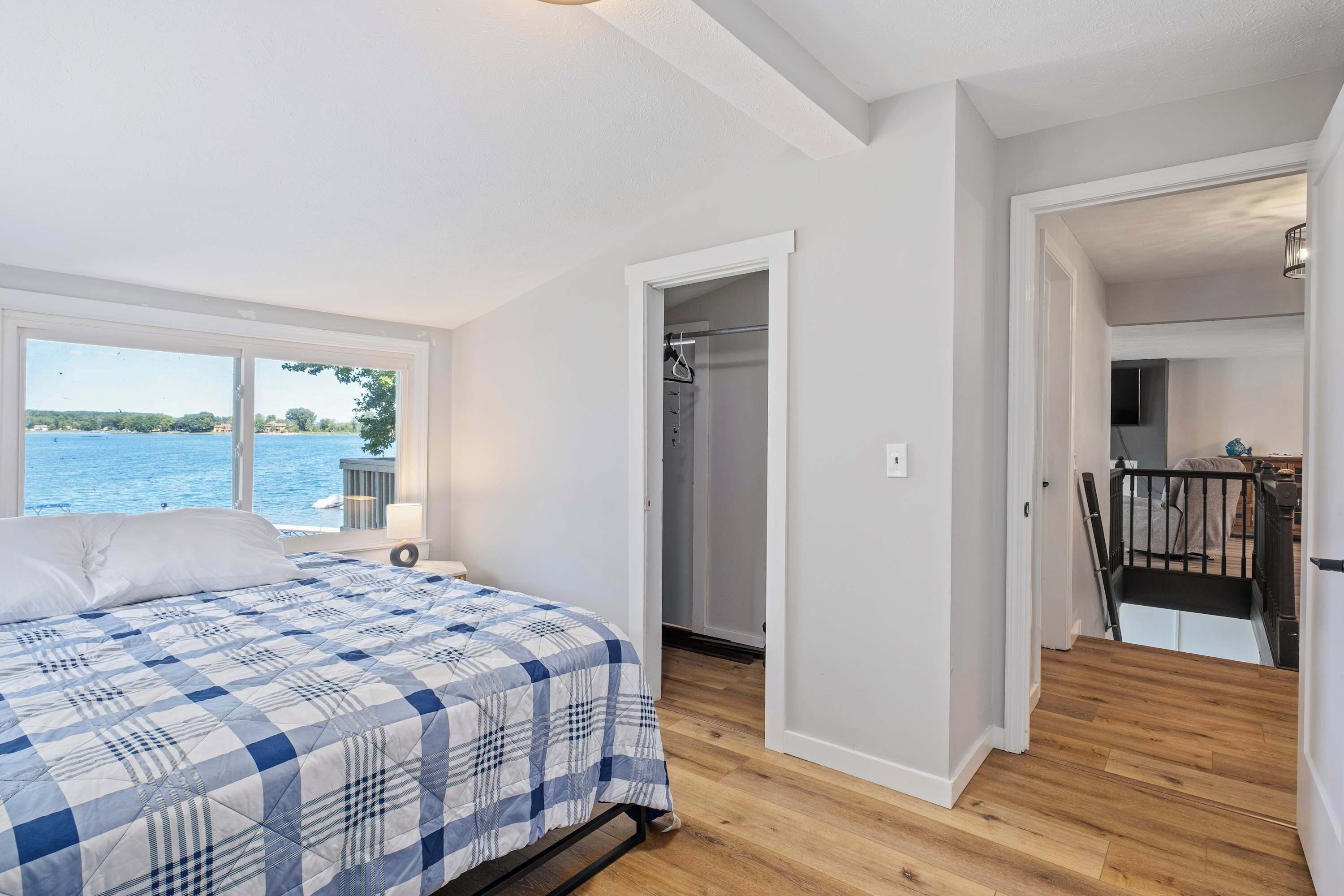 3 slaapkamers, een strijkplank/strijkijzer, wifi, beddengoed