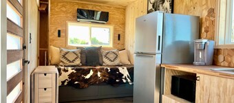 "Open Spaces" Tiny Home in country for short or mid-term stays