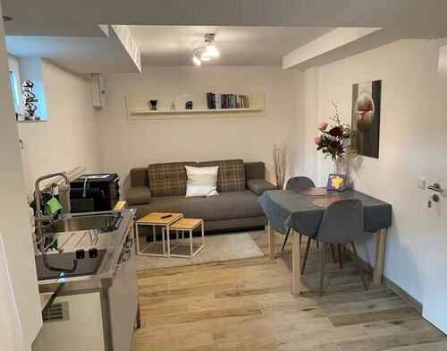 Quiet studio - charming & close to the city by bus