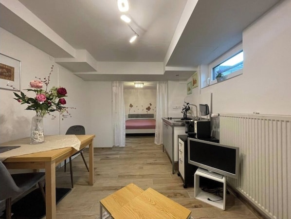 1 chambre, fer et planche à repasser, Wi-Fi, draps fournis