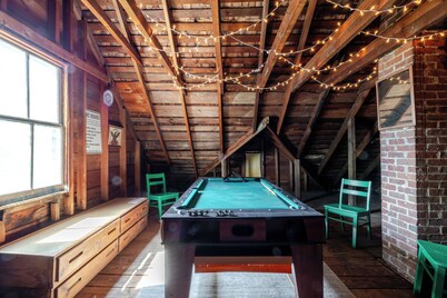 Cozy Riverfront Escape in Great Barrington - "Whiskers on the Water"