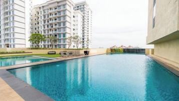 Kolam renang terbuka