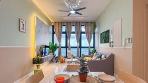 Sınıflandırılmamış resim, 203 üzerinden 2, düğme
