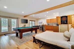 3 bedrooms, desk, iron/ironing board, free WiFi