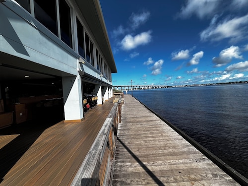 Welcome to Aqua Aura a Charming studio with AC in Stuart - Perfect for a getaway