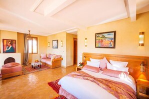 6 bedrooms, iron/ironing board, WiFi, bed sheets