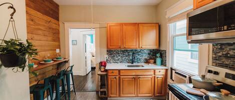 Four Ă micro-ondes, un four, surface de cuisson