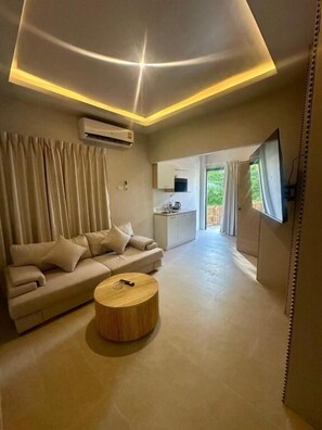 Design Apartment, Courtyard View | Living area