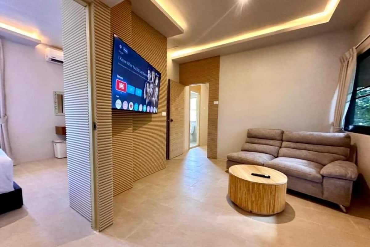 Design Apartment, Courtyard View | In-room safe, iron/ironing board, free WiFi