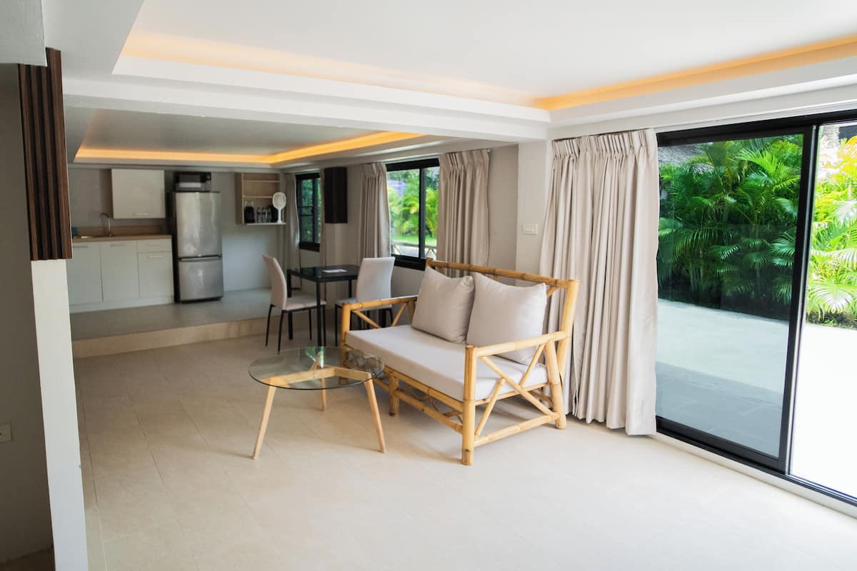 Basic Studio, Courtyard View | In-room safe, iron/ironing board, free WiFi