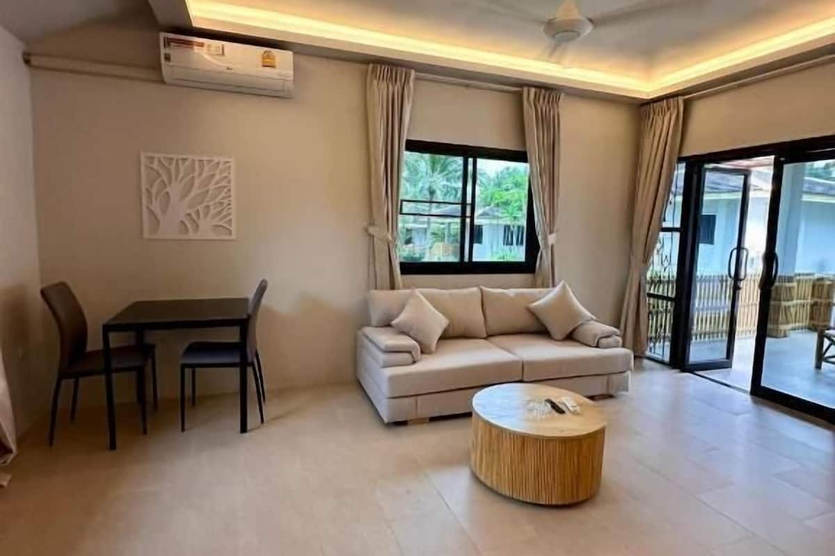 In-room safe, iron/ironing board, free WiFi