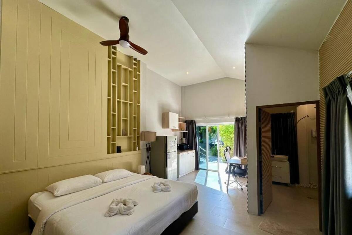 In-room safe, iron/ironing board, free WiFi