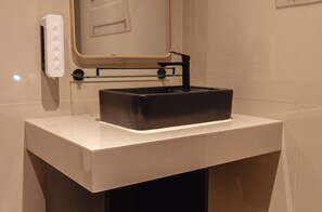 Luxury Villa, Lanai, Pool View | Bathroom