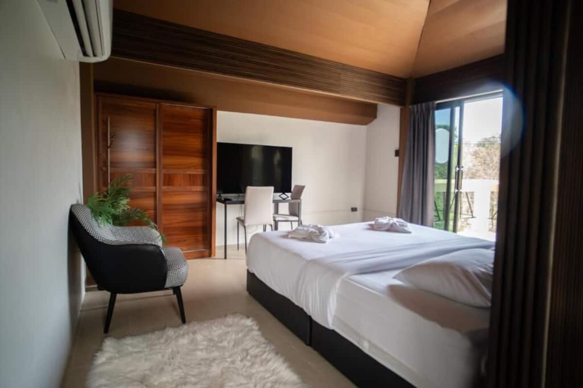 Deluxe Suite, Balcony, Lake View | In-room safe, iron/ironing board, free WiFi