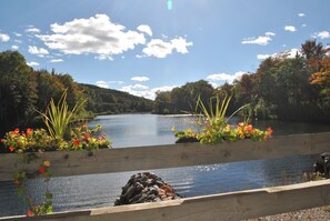 Property grounds - 🏔️ Luxurious Ski-In/Ski-Out Mountain Retreat at Mont-Blanc – Sleeps 8 (Mont-Blanc)