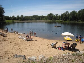 Beach - 🏔️ Luxurious Ski-In/Ski-Out Mountain Retreat at Mont-Blanc – Sleeps 8 (Mont-Blanc)