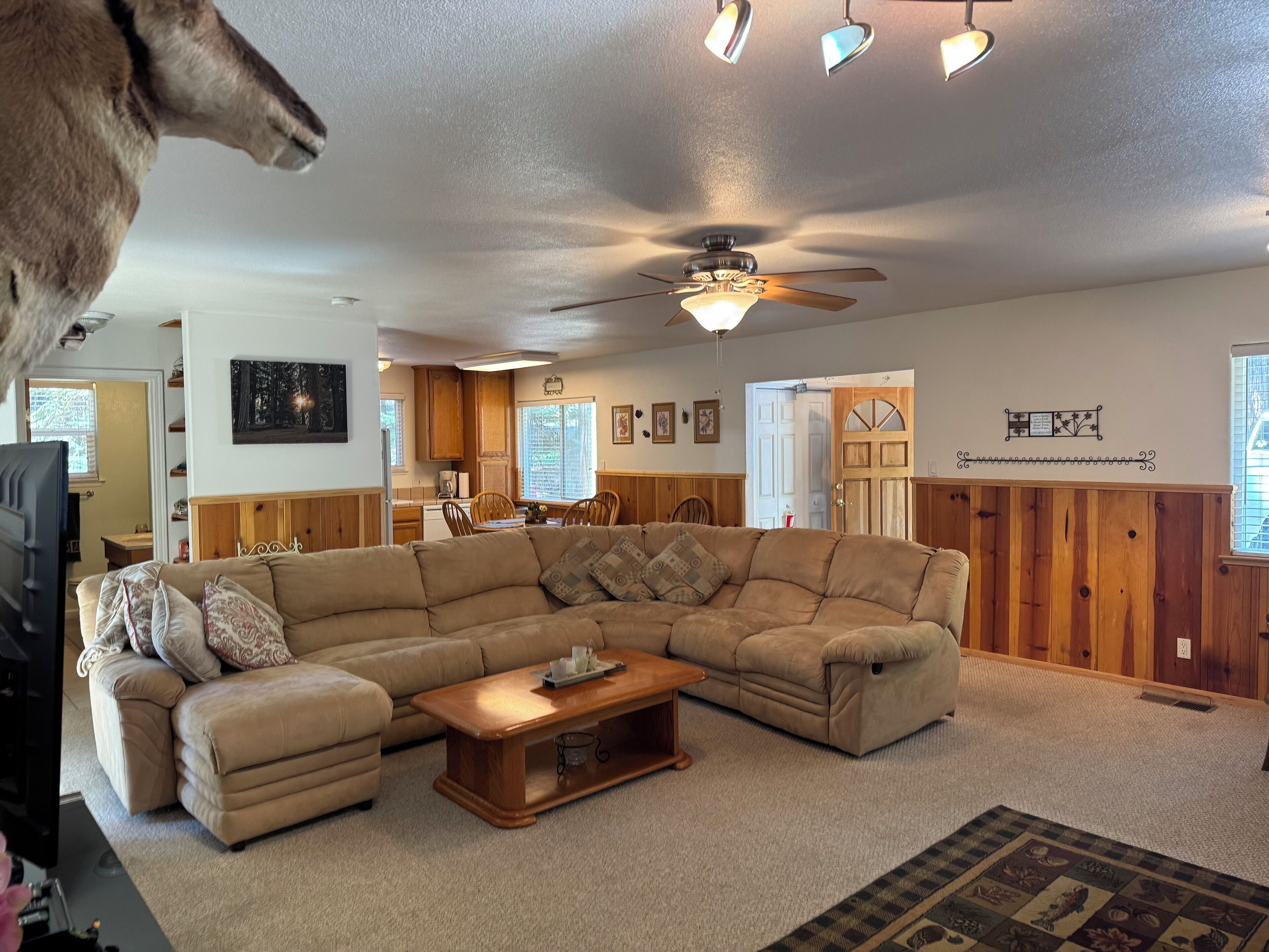 Televisie en een open haard