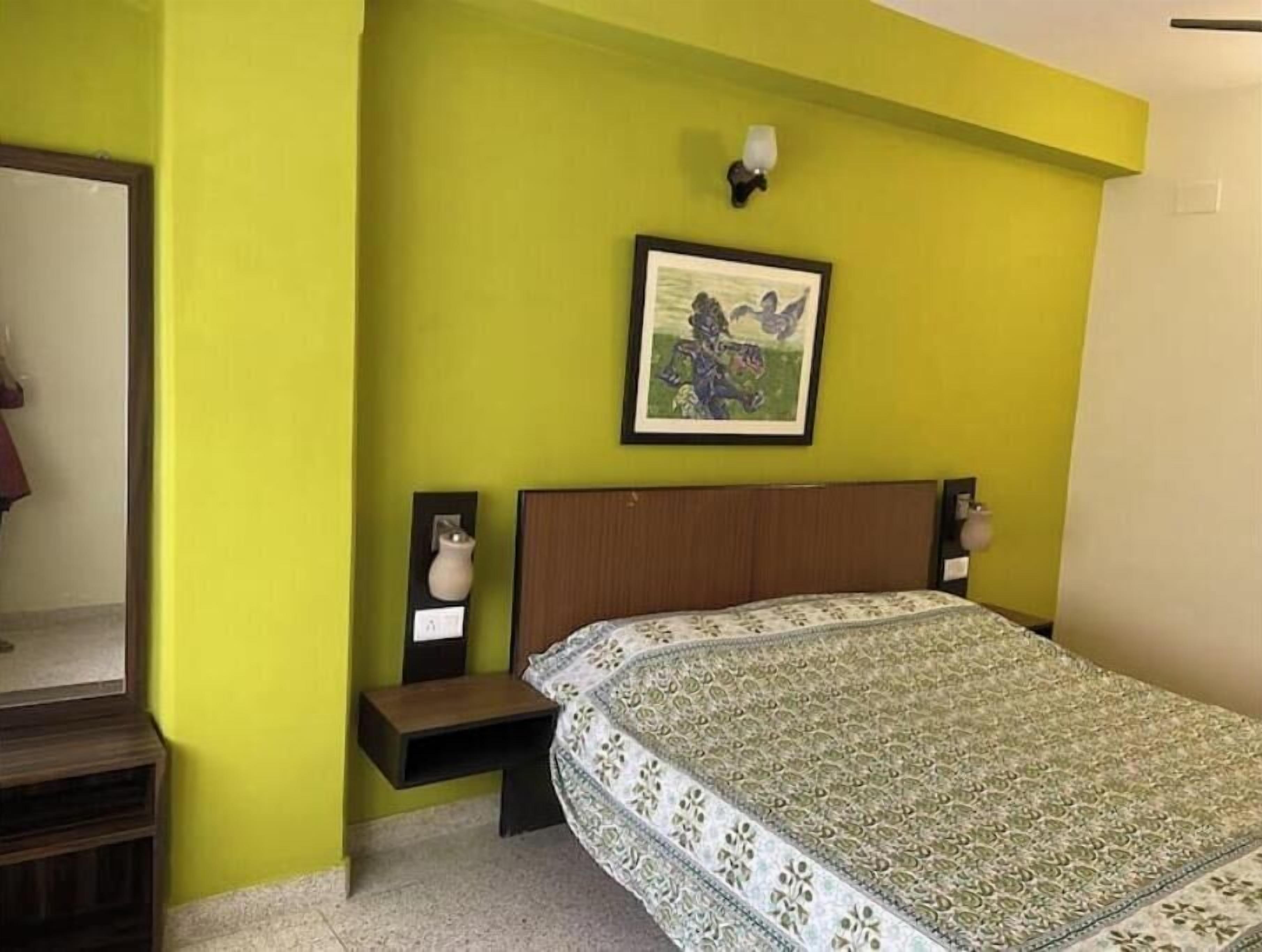 3 bedrooms, internet, bed sheets