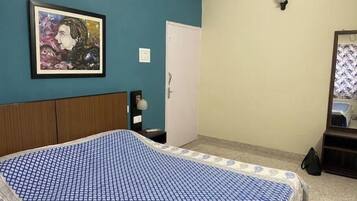 2 bedrooms, internet, bed sheets