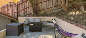 Modern Comfort near Universal