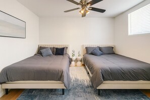 3 室のベッドルーム、アイロン / アイロン台、インターネット、ベッドシーツ