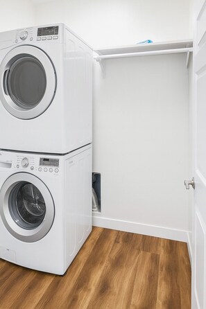 Interior - Spacious 1 Bedroom in Studio City Unit B (Studio City)