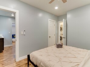 1 室のベッドルーム、アイロン / アイロン台、旅行用ベビーベッド、WiFi (無料)