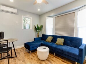 Smart TV - Spacious 1 Bedroom in Studio City Unit B (Studio City)