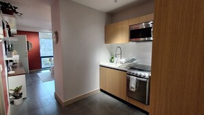 Kühlschrank, Mikrowelle, Ofen, Herdplatte