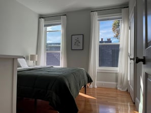 2 bedrooms, iron/ironing board, WiFi, bed sheets