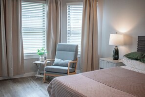 4 bedrooms, iron/ironing board, Internet, bed sheets
