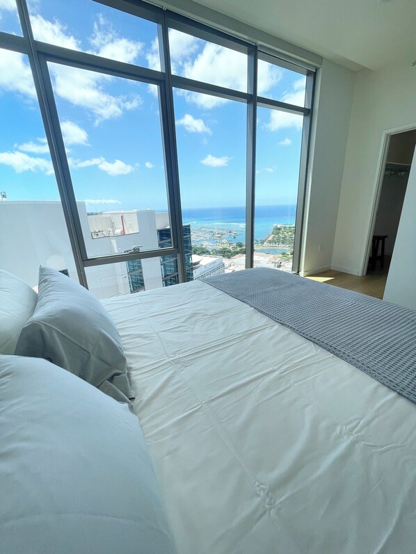 2 bedrooms, iron/ironing board, internet, bed sheets