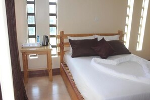 2 bedrooms, internet, bed sheets