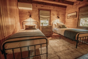 3 habitaciones, tabla de planchar con plancha, wifi y ropa de cama