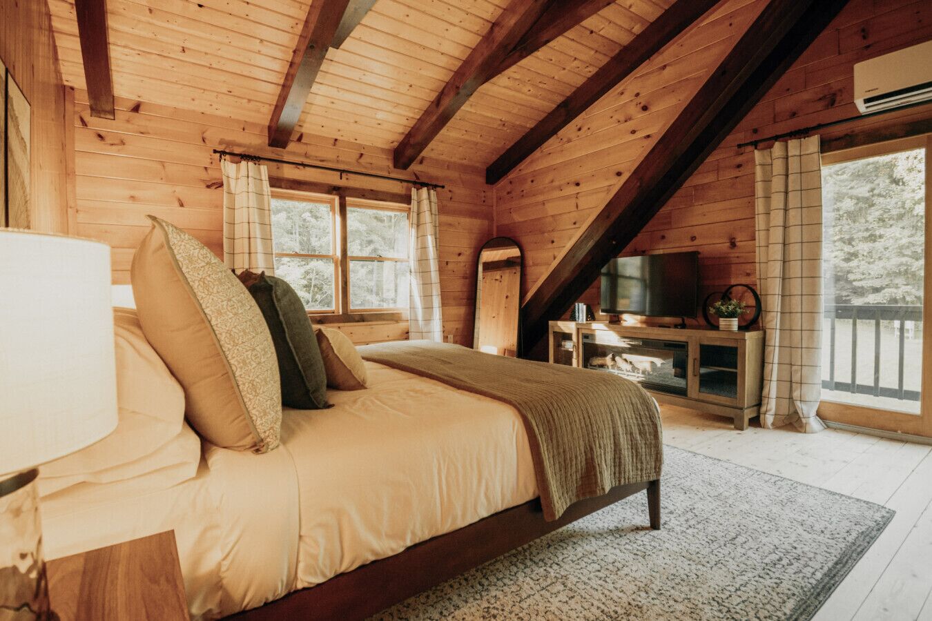 3 slaapkamers, een strijkplank/strijkijzer, wifi, beddengoed