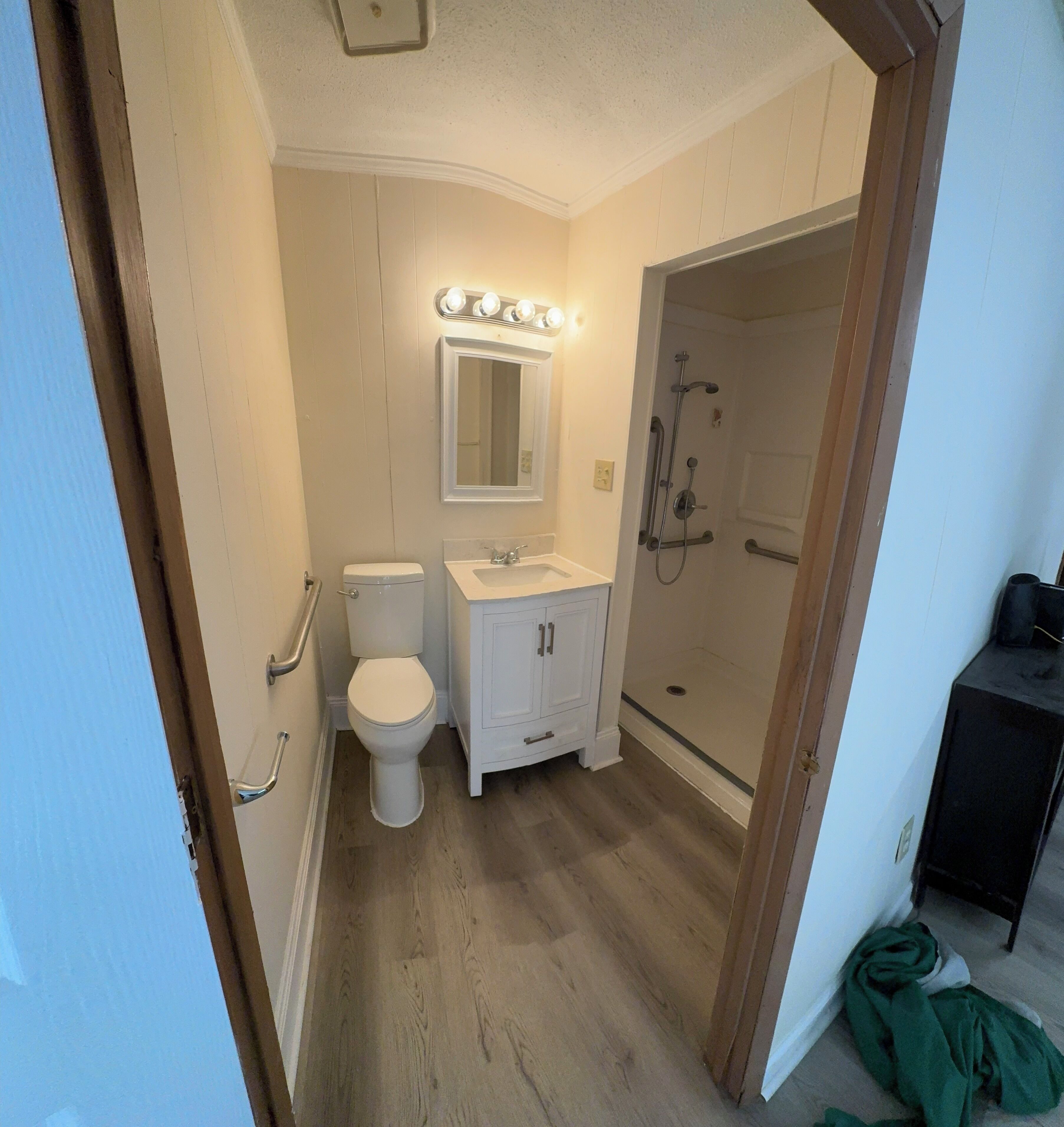 Shower, towels, soap, toilet paper