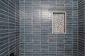 Dusche, Haartrockner, Bidet, Handtücher