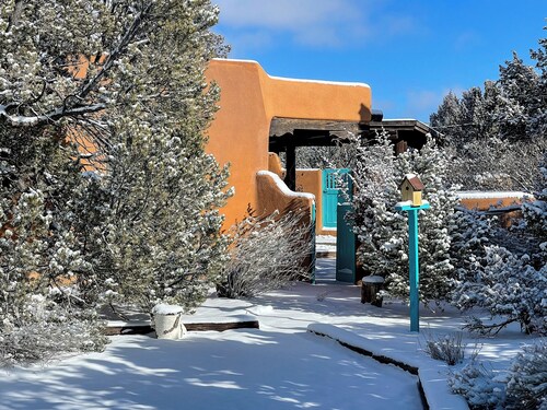 Spacious Retreat & Pet Friendly Yard-Near Canyon Road