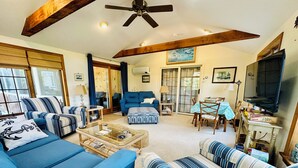 Living area - Herring Pond Getaway (Eastham)