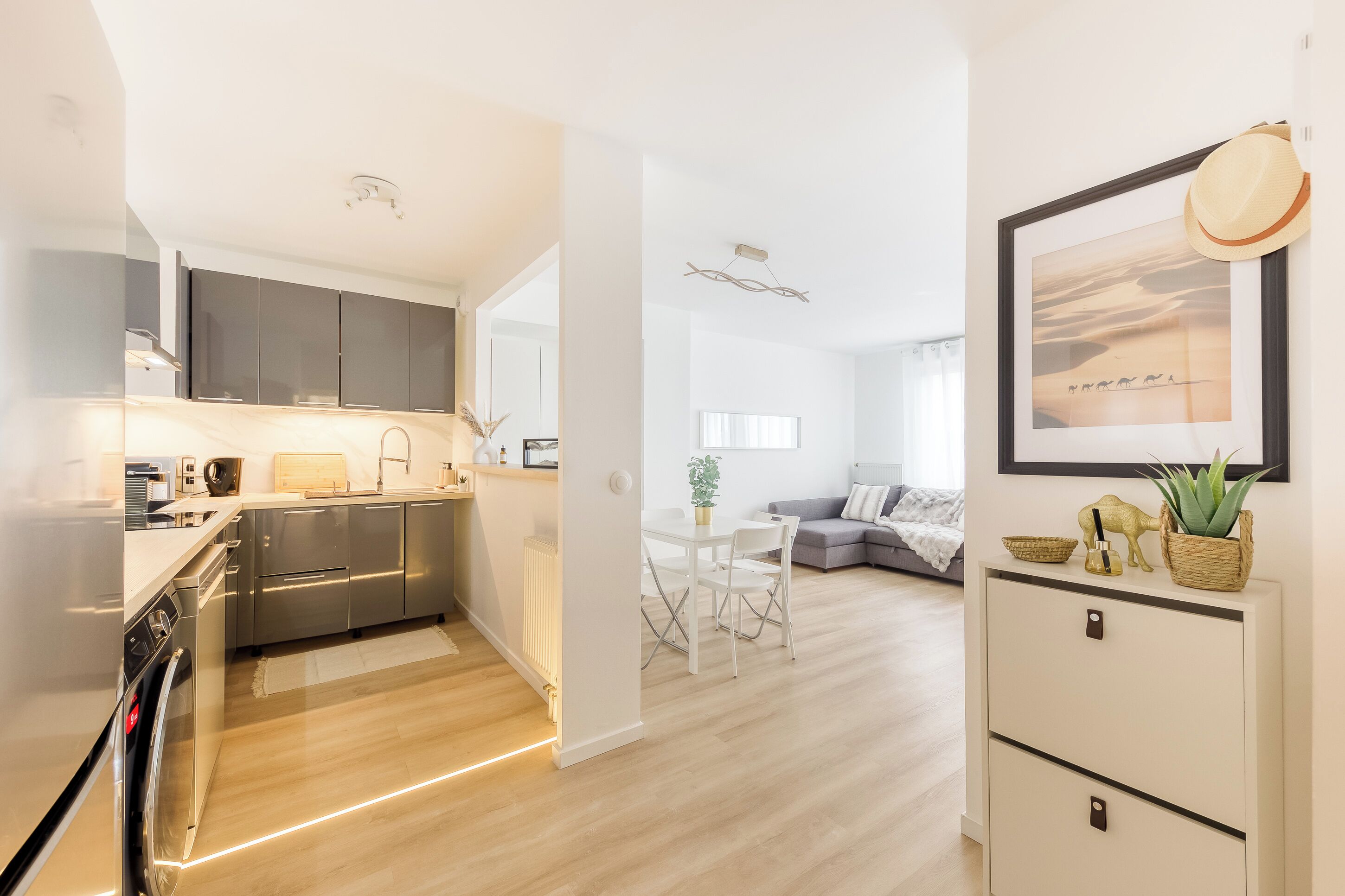 Micro-ondes, four, plaque de cuisson, lave-vaisselle