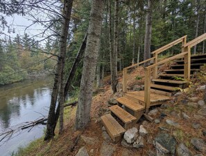 Property grounds - Cedar Crest- Bloom & Relax – 2 Homes by the River Spring Fly Fishing Cabin Duo (Grayling)