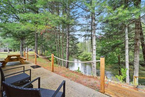 Outdoor dining - Cedar Crest- Bloom & Relax – 2 Homes by the River Spring Fly Fishing Cabin Duo (Grayling)