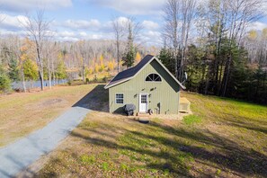 Exterior - Craftsman Cottage: Your Perfect Summer Cottage — Swim, Paddle & Relax (Iron Mountain)
