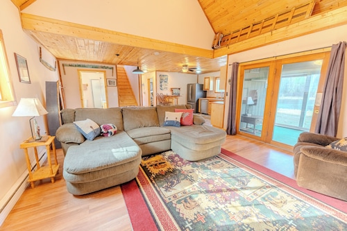 Craftsman Cottage: Spring Lakefront Escape , Peaceful Views & Wildlife Everywhere