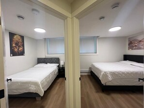 2 habitaciones, escritorio, tabla de planchar con plancha y wifi gratis 