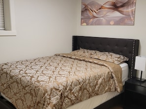 2 bedrooms, iron/ironing board, WiFi, bed sheets