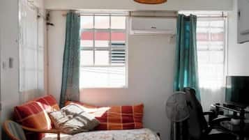 2 quartos, acesso à internet, roupa de cama