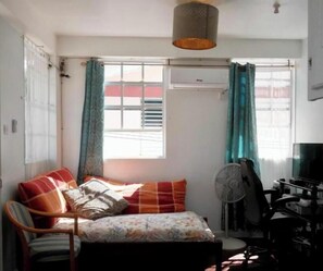 2 quartos, acesso à internet, roupa de cama
