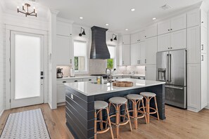 Fridge, microwave, oven, stovetop - “Shore to Please” Private Heated Pool, Bikes, Dock (Inlet Beach)